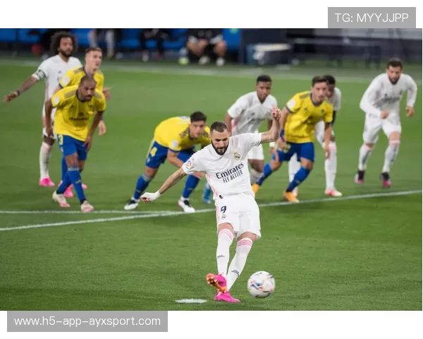 加迪斯抓住二点球制造强势攻势,展现超强韧性与智慧