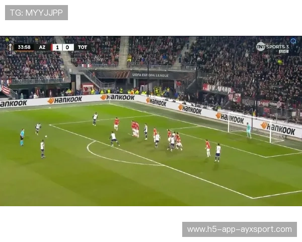 足球欧联杯:快发任意球抓住机会破门,成为比赛的制胜法宝