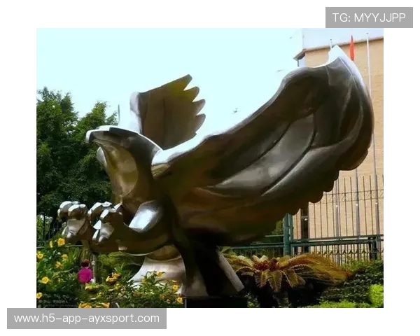 深圳新鹏城边线的突破几次撕开对方盲区